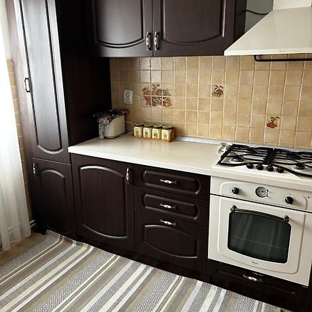Lalelelor Apartment Suceava Luaran gambar