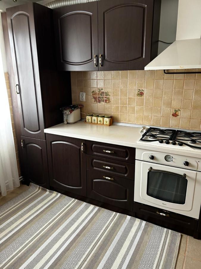 Lalelelor Apartment Suceava Luaran gambar
